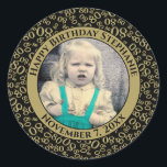 Uw foto 80e willekeurig nummerpatroon| Zwart/Goud Ronde Sticker<br><div class="desc">Dit is een herdenkingsontwerp met uw foto en tekst voor het vieren van uw 80e verjaardag. Er is een tekst sjabloon om het gemakkelijk te maken om het bericht en de datum te personaliseren. Er is ook een fotosjabloon om het gemakkelijk te maken om uw afbeelding toe te voegen. Dit...</div>