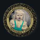 Uw foto 90th Birthday Number Pattern Black/Gold Ronde Button 4,0 Cm<br><div class="desc">Dit is een herdenkingsknop met je foto en tekst om je 90ste verjaardag te vieren. Er is een tekst sjabloon om het gemakkelijk te maken om het bericht en de datum te personaliseren. Er is ook een fotomalplaatje om het gemakkelijk te maken om uw afbeelding toe te voegen. Dit zwart-goudafbeelding...</div>