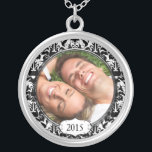 Uw Foto Damask Wedding Jubileum Ketting<br><div class="desc">De Kettingen van het domein kiezen of Zilveren Geplaatst of Sterling Zilver</div>
