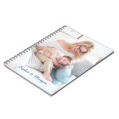 Uw foto's en namen in blauw script notitieboek (Linkerzijde)
