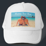 Uw Fototekst Trucker Hat met aangepaste tekst Trucker Pet<br><div class="desc">Aangepaste foto en tekst Pet - Uw eigen ontwerp - Speciaal - Gepersonaliseerde familie / vrienden of persoonlijke trucker hoeden / cadeau - Voeg Jouw tekst en foto - Formaat wijzigen en verplaatsen of verwijderen en toevoegen elementen / afbeelding met aanpassingstool. U kunt dit ontwerp overbrengen naar meer dan 1000...</div>