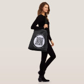 Uw geüploade QR-code | Bewerkbare tekst en kleuren Crossbody Tas (Op model)