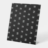 Uw Logo | 3 Logo Pattern Design Bewerkbaar Zwart Reclamebord Met Voetstuk (Voorkant)