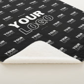 Uw Logo & achtergrond die Logo herhalen | Zwart Sherpa Deken (3/4)