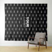 Uw Logo & achtergrond die Logo herhalen | Zwart Wandkleed (In Situ (horizontaal))