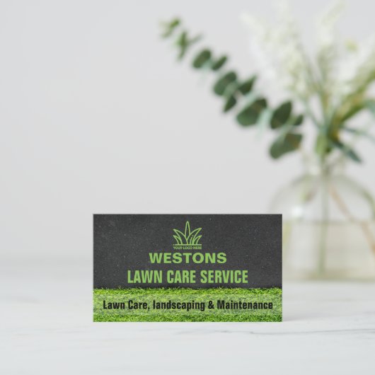 Uw Logo-bedrijf | Lawncare Service Social Media Visitekaartje (Staand voorkant)