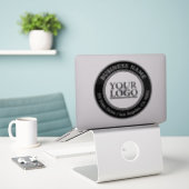Uw Logo, bedrijfsnaam, adres, zwart-wit Sticker (Laptop op bureau)