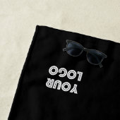 Uw Logo Eenvoudige Herhalende Logo | V1 Strandlaken (In situ)