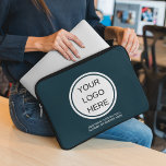 Uw Logo Hier L Professioneel Navy Blauw Merk Laptop Sleeve<br><div class="desc">Cadeau uw professionele afbeelding met onze 'Your Logo Here' Professional Navy Blue Branded Laptop Sleeve - een gestroomlijnd en merkaccessoire dat speciaal is gemaakt om uw bedrijf in stijl te beschermen en te vertegenwoordigen. De diepe en verfijnde Navy Blue-kleur dient als een verfijnde achtergrond voor de logo van uw bedrijf....</div>