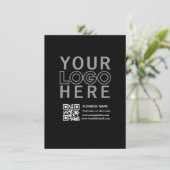 Uw logo met bewerkbare QR-code en tekst Save The Date (Staand voorkant)