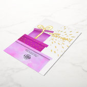 Uw Logo met roze roze cadeautjes Folie Uitnodiging (Gedraaid)