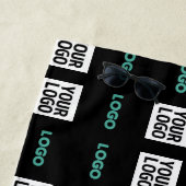 Uw Logo of Afbeelding | Zig Zag patroon met twee a Strandlaken (In situ)