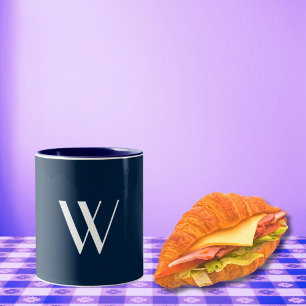 Uw monogram in marine & wit tweekleurige koffiemok