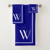 Uw monogram in marinesblauw&wit bad handdoek (Insitu)