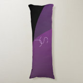 Uw overlappende Initialen | Modern Paars en roze Lichaamskussen (Voorkant Verticaal)