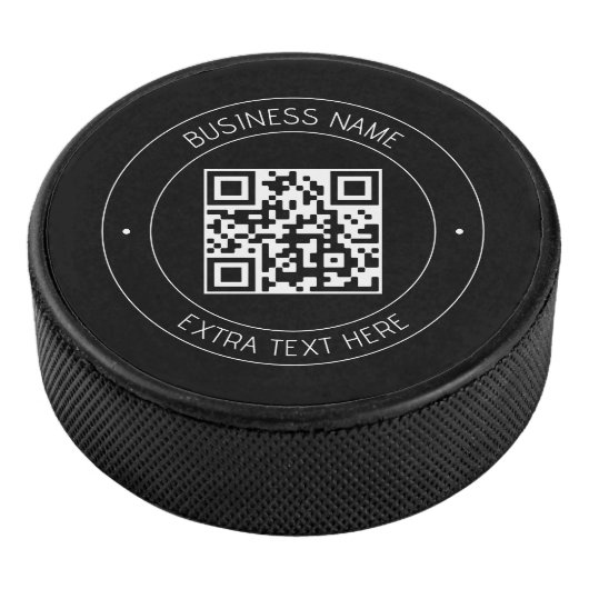 Uw QR-code & bewerkbare tekst | Zwart-wit Hockey Puck (3/4)
