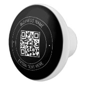 Uw QR-code & bewerkbare tekst | Zwart-wit Keramische Knop (Rechts)