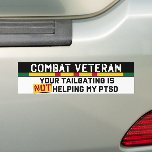 Uw training helpt niet met mijn PTSD Vietnam video Bumpersticker (Op auto)