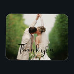 Uw trouwdag foto dank u magneet<br><div class="desc">Aangepaste bruiloft dank u magneten voor uw vrienden en familie om hen te bedanken voor het bijwonen van uw bruiloft. Pas dit ontwerp aan met uw favoriete trouwdagfoto. Als u verdere aanpassingen wilt, zoals een bericht of toegevoegde namen, neem dan gerust contact met mij op. Ik zou blij zijn om...</div>