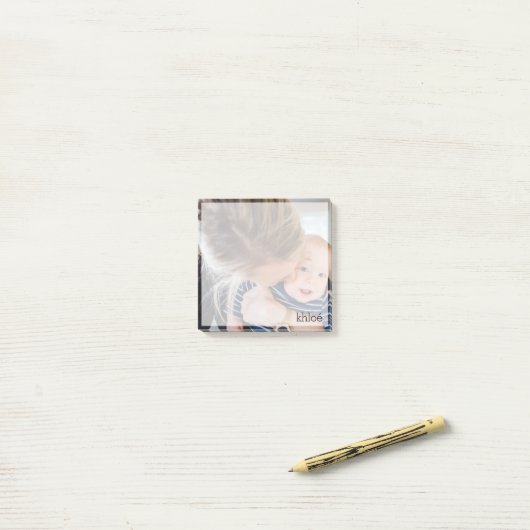Uw vierkant fotoontwerp met aangepaste naam post-it® notes (Op bureau)