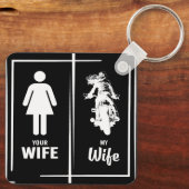 Uw vrouw Mijn vrouw Biker Vrouw Valentijnsdag Sleutelhanger (Achterkant)