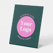 Uw zakelijke Logo en bewerkbare tekst | Roze en gr Reclamebord Met Voetstuk (Voorkant)