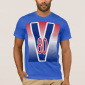 V 80 met rood wit blauw achtergrond overwinning t-shirt (Voorkant)