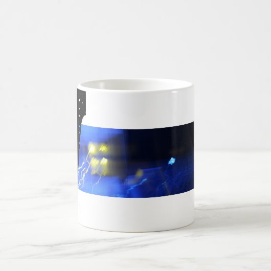 V Aangepaste Mok Monogram (Center)