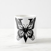 V Alphabet black butterfly Magische Mok (Center)