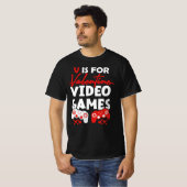 V is voor videogames Funny Valentijnsdag Gamer T-shirt (Voorkant volledig)