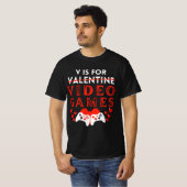 V is voor videogames Funny Valentijnsdag Gamer T-shirt (Voorkant volledig)