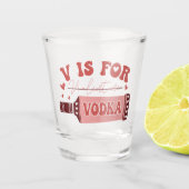 V is voor Vodka Retro Font Funny Valentijn Shot Glas (Voorkant)