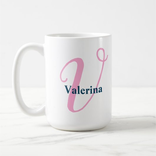 "V" Roze Fancy Script Monogram met Navy Name Koffiemok (Links)