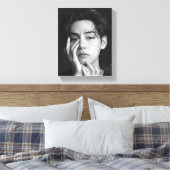 V-tae de knapste Koreaanse man Canvas Afdruk (Insitu (Slaapkamer))