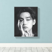 V-tae de knapste Koreaanse man Canvas Afdruk (Insitu (Houten vloer))