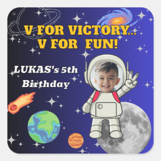 V Voor Victory V Voor Plezier Astronaut Jongen Ver Vierkante Sticker