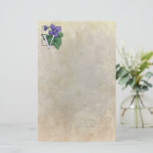 V voor Violets Flower Monogram Briefpapier (Staand voorkant)