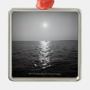 Vaartuig op afstand op zee metalen ornament