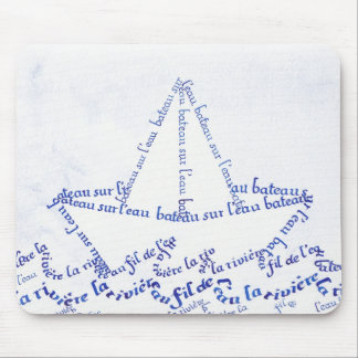 Vaartuig op het water. muismat