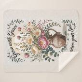 Vaas met bloemen groeien met Grace Quote Sherpa Deken (Voorkant (horizontaal))