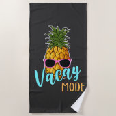 Vacay Mode Pineappel met zonnebril Strandlaken (Voorkant)