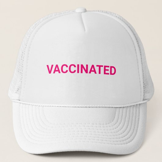 Vaccineerd, fuchsia hot-roze, cool wit trucker pet (Voorkant)