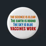 Vaccins Werken Pro Vaccinatie Science Quote Ronde Button 5,7 Cm<br><div class="desc">Hillary Clinton citeert over vaccinatie: de wetenschap is duidelijk: de aarde is rond,  de lucht is blauw,  vaccins werken. Kleurrijke knop om de mazelen-uitbraken en de Covid-pandemie onder de aandacht te brengen. Vaccineer uw kinderen om de verspreiding van ziekten en aandoeningen te voorkomen.</div>