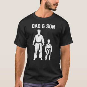 Vader en zoon strijders in zwarte riem uniform t-shirt