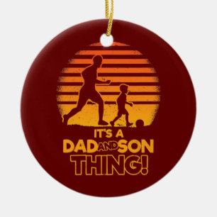 Vader en zoon voetbal Matching Het is een vader en Keramisch Ornament