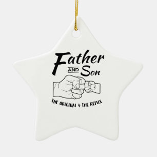Vader en zoon vuistslag keramisch ornament