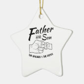 Vader en zoon vuistslag keramisch ornament (Links)
