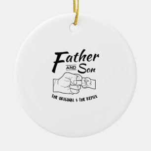 Vader en zoon vuistslag keramisch ornament