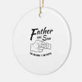 Vader en zoon vuistslag keramisch ornament (Links)