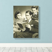 Vader leest zoon voor canvas afdruk (Insitu (Houten vloer))